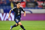 西甲再添日本新星！世体确认佐藤龙之介抵达瓦伦西亚，体检签约流程即刻开启